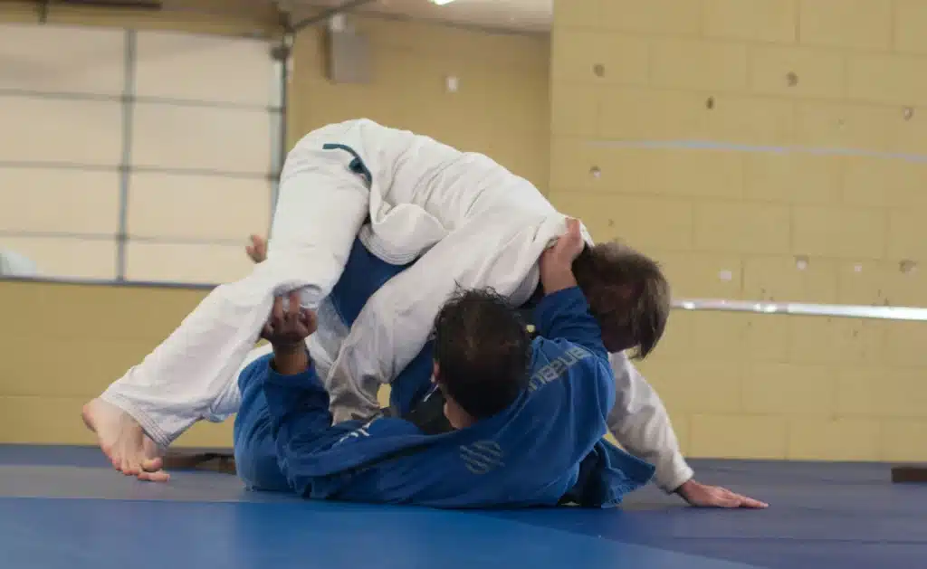2 homme en combat de judo